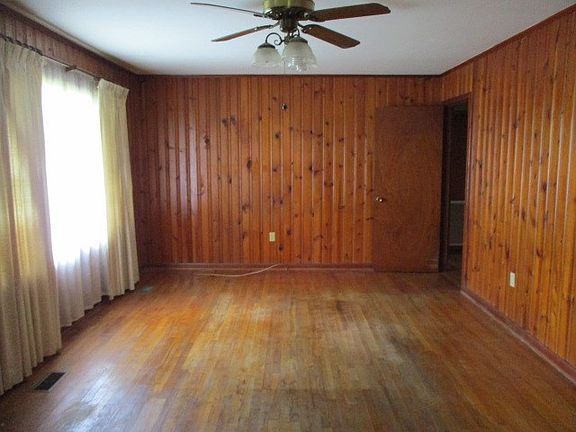 3rd image of 26 Hannah Dr