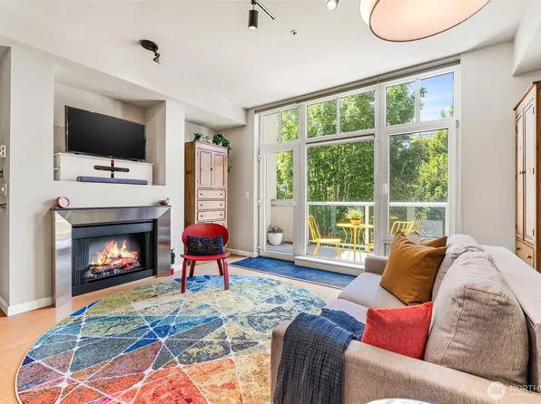 17 W Mercer Street #206, Seattle, WA 98119