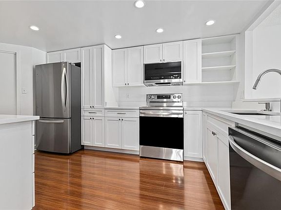 5th image of 2611 Bayshore Blvd APT 1201