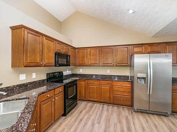5th image of 9045 Royal Oak Ln