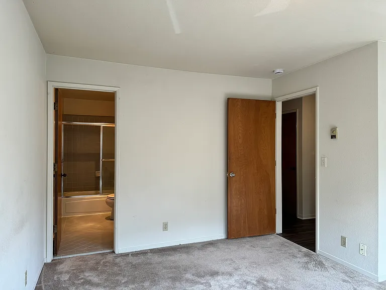 400 Baker St #104 — Photo 8