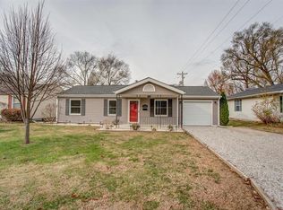 705 Lancelot Ln, Troy, IL
