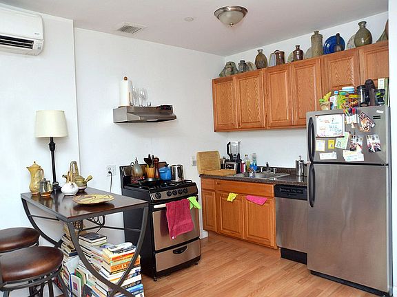 4th image of 261 W 126th St APT 1