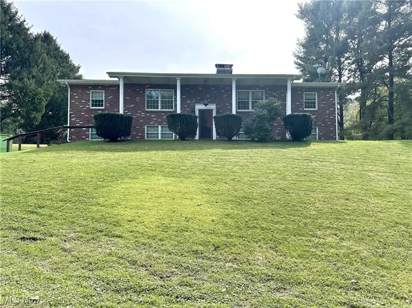4461 Cross Creek Rd, Wellsburg, WV 26070