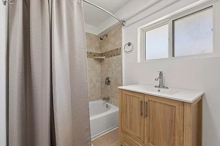 1238 S Mullen Ave — Photo 3