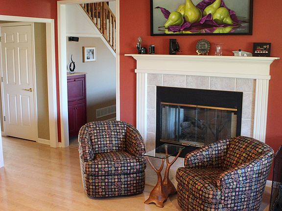 Kitchen seating area