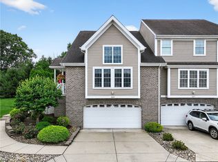 1049 Waterford Ct E, Canonsburg, PA 15317