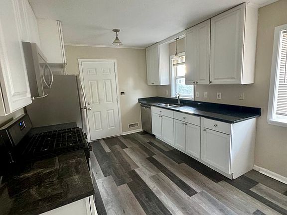 3rd image of 10550 Quincy Blvd NE