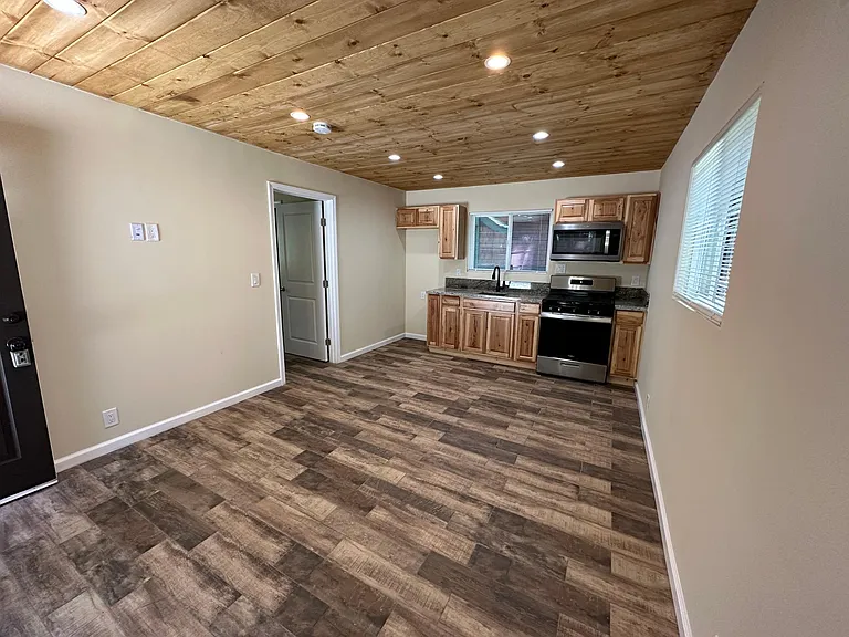 54078 Pine Crest Ave — Photo 3