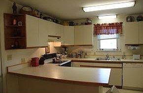 Kitchen with breakfast bar