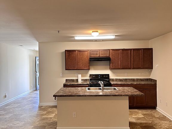 3rd image of 2132 Belmont Cir