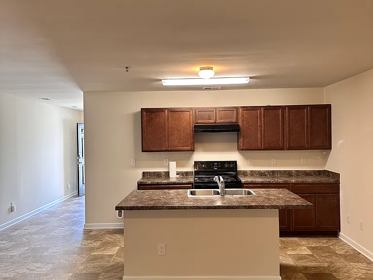2132 Belmont Cir — Photo 3