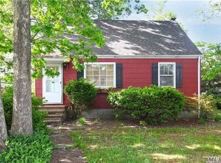 90 Sheffield Ave, West Babylon, NY 11704