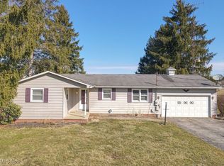 27368 Rainbow Lane Cir, Beloit, OH 44609