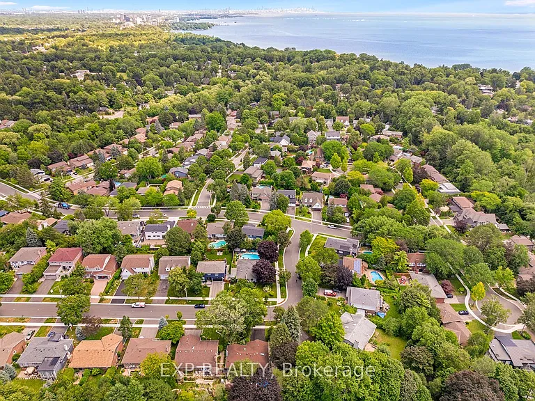 1410 Petrie Way — Photo 45