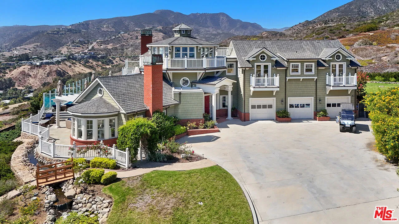 6 bed, 5.5 bath, 6863 sqft, $38,750 — Photo 1