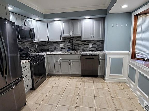 5th image of 120 Stratford Ave