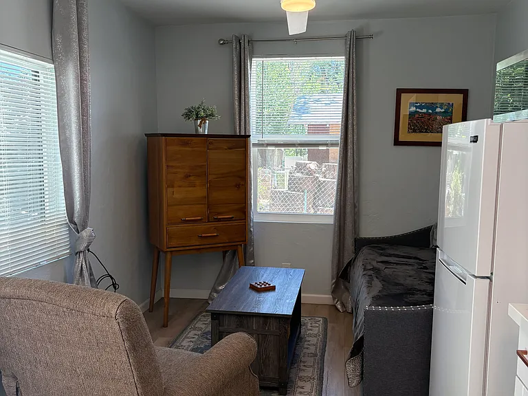 435 Lincoln Ave #B — Photo 5