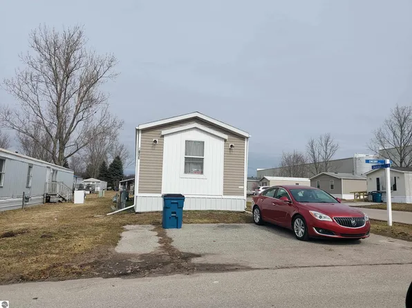 4096 Chicory Ln, Traverse City, MI 49685