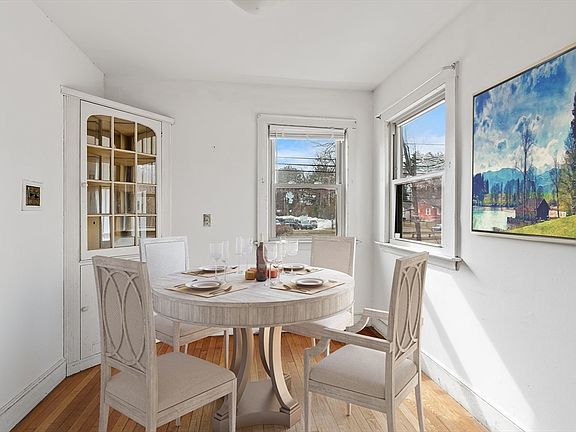 5th image of 925 Worcester St