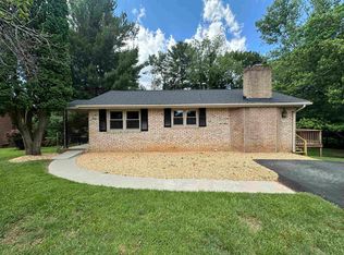 1736 S Ellison Cir, Waynesboro, VA 22980