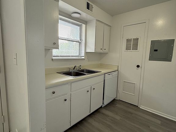 4th image of 2601 NE 42nd St #2601