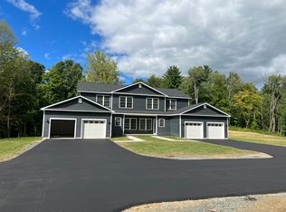 5 Red Maple Ln #A, Clifton Park, NY 12065