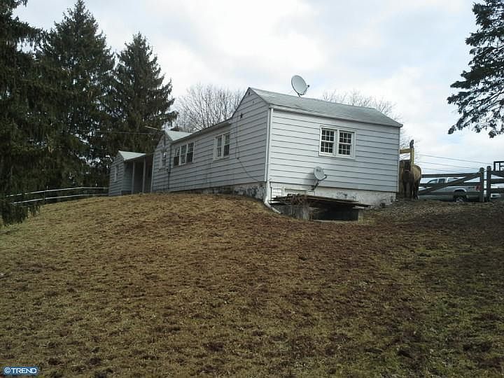 2nd image of 1907 Bustard Rd