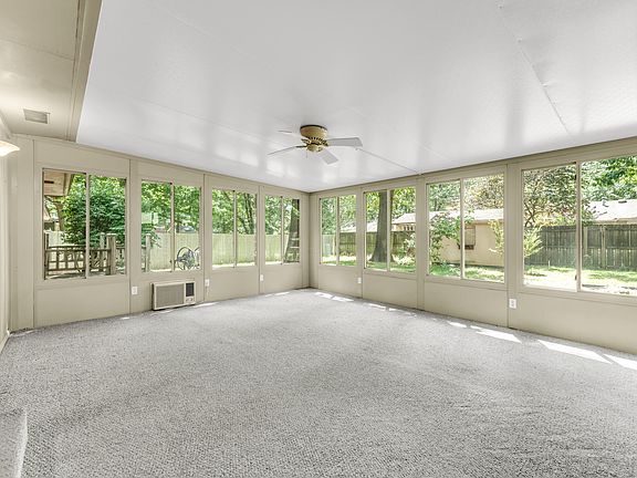 5th image of 3022 E Belmont Street