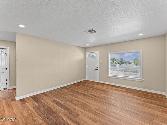 3rd image of 1301 Lees Dr