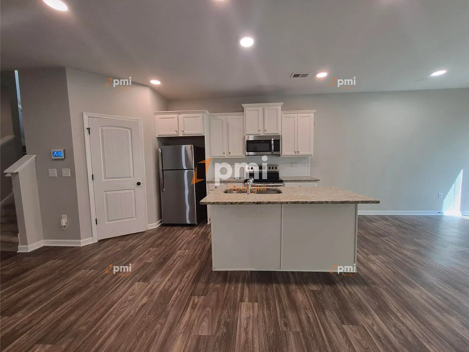 4 bed, 3.0 bath, 2485 sqft, $2,145 — Photo 2