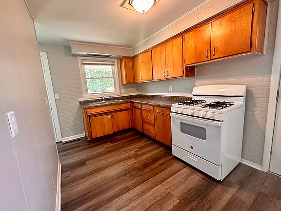 3rd image of 555 N Cottage Ave