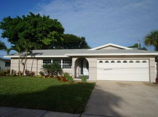 9510 Oakhurst Rd, Seminole, FL 33776