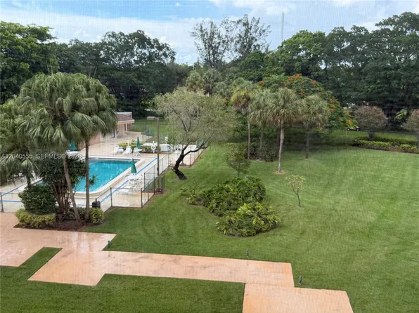 900 Saint Charles Pl APT 407, Hollywood, FL 33026