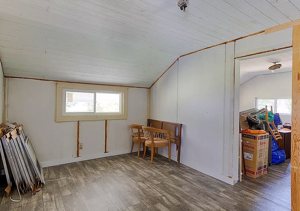 2nd image of 109 Pine Ct