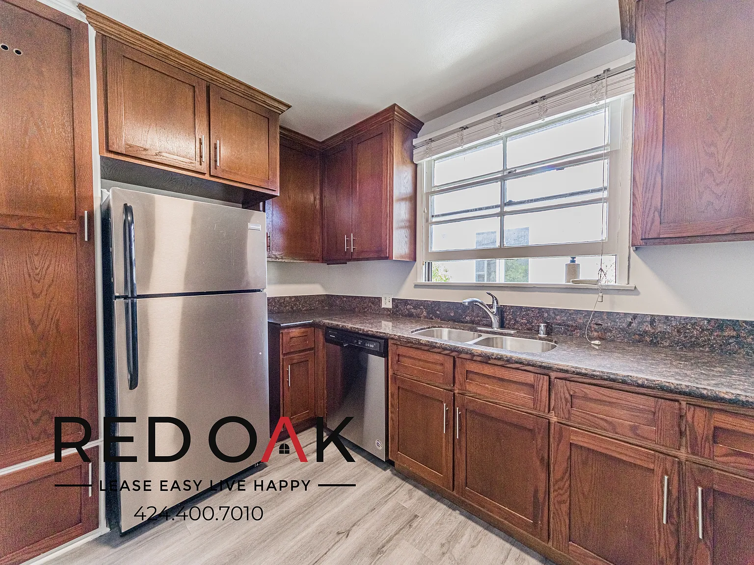 Incredibly Spacious Two Bedroom with Balcony, On-Site Laundry, and Parking Included ~ Pico Robert... — Photo 2