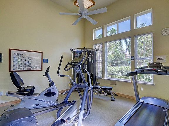 4th image of 221 Golden Eagle Ln