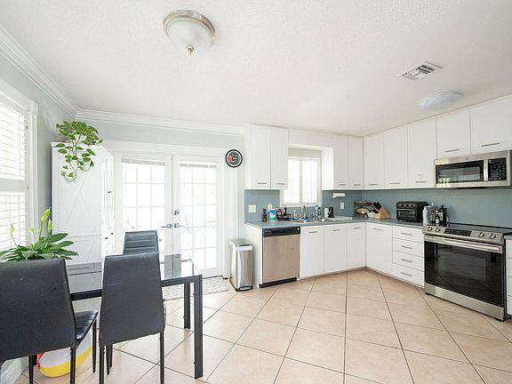 5th image of 12 Beechwood Dr