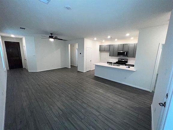 3rd image of 8119 Shelter Bay Ln