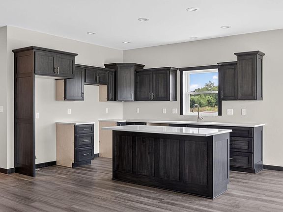 4th image of 302 London LANE
