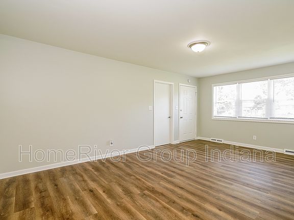 3rd image of 7816 Forest Park Dr