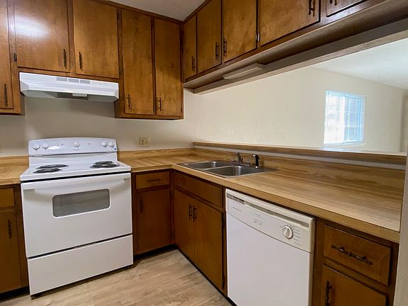 3rd image of 3204 Ginger Dr APT C
