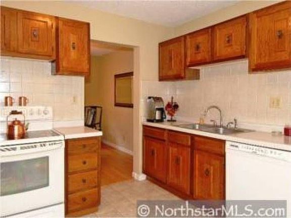 4th image of 1176 Saint Clair Ave
