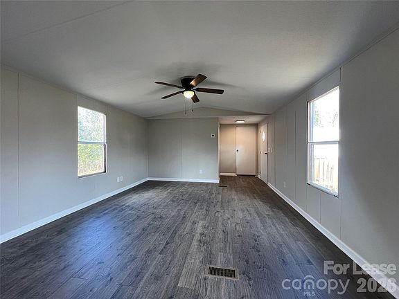 3rd image of 528 Oak Run Ct
