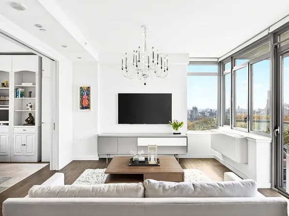321 W 110th St APT 16C, New York, NY 10026