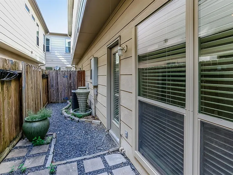 4030 Center St — Photo 26