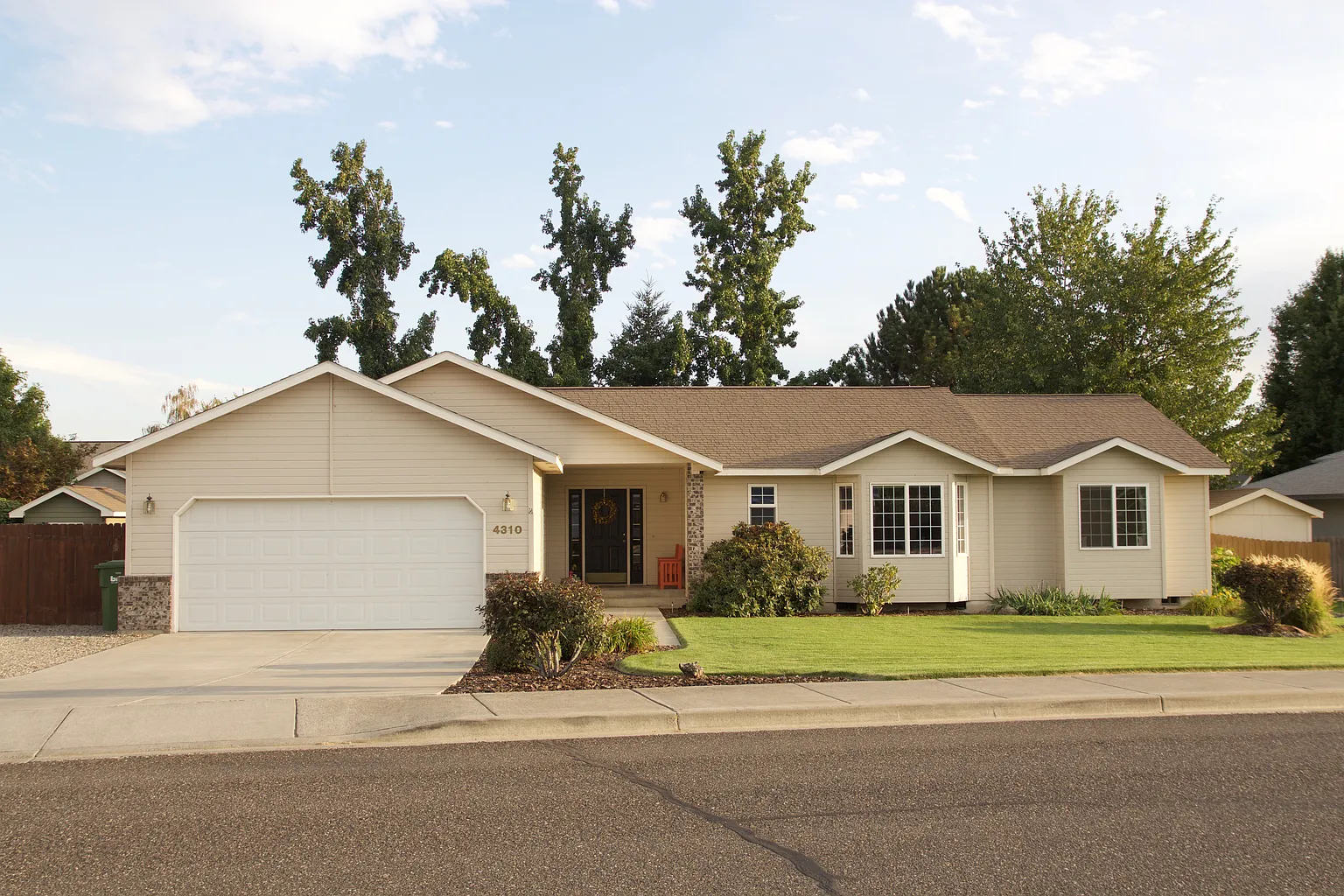 4310 Riverhill Dr photo 1