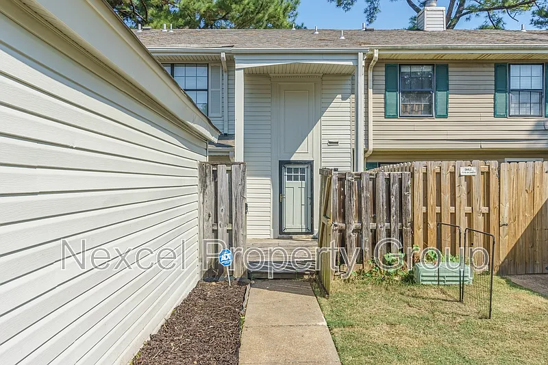 3 bed, 2.5 bath, 1608 sqft, $1,375 — Photo 2
