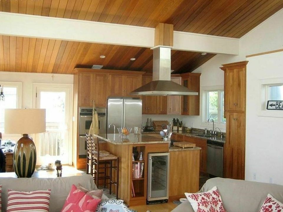 2nd image of 44 Harbor Rd