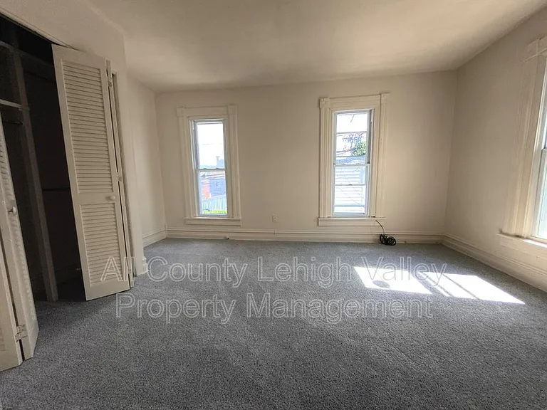 1141 Emmett St — Photo 6